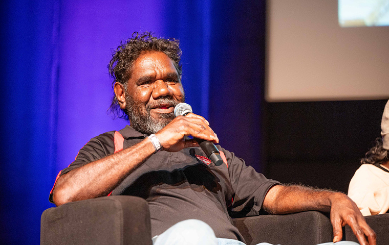 3. Benjamin Barnes Kamara of Arlpwe Art & Centre presenting at the Desert Mob Artist Talks, 2024. Photo by Sara Maiorino. Courte